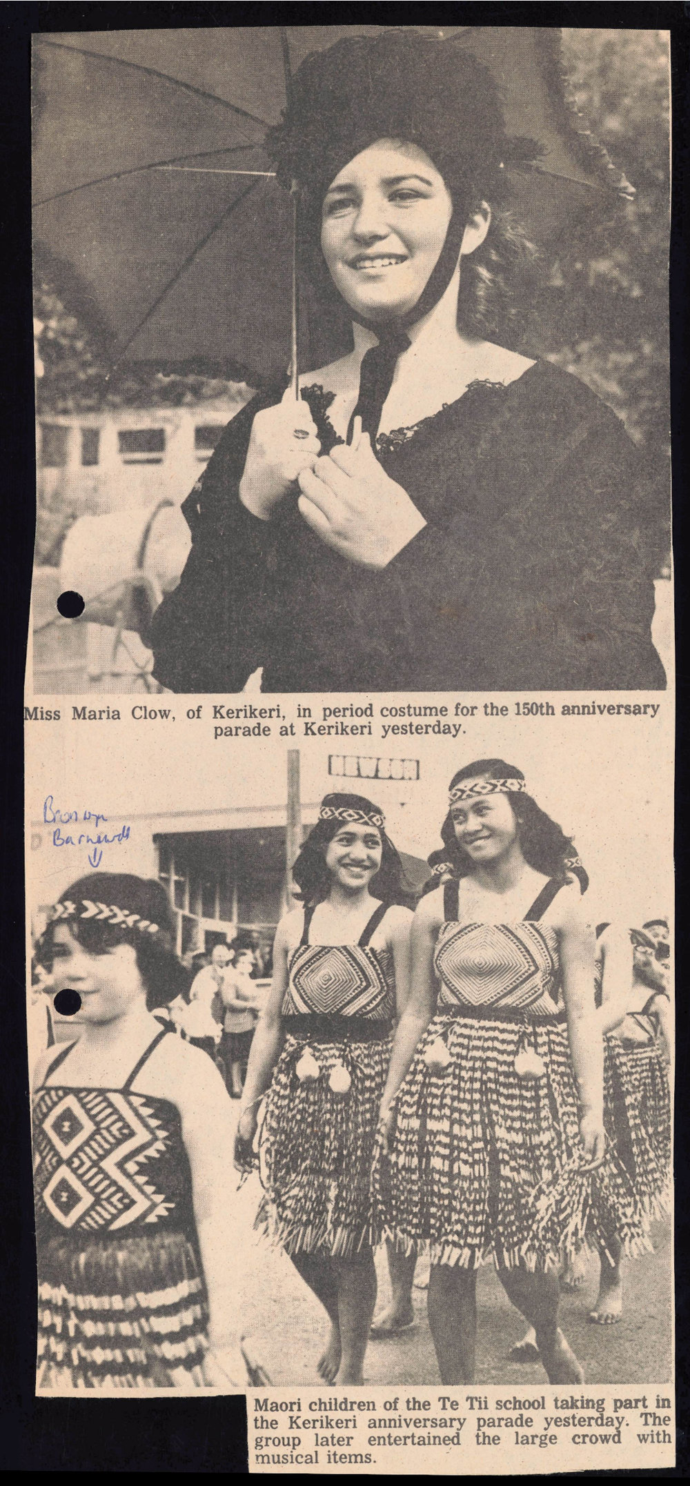 2000 people watch parade