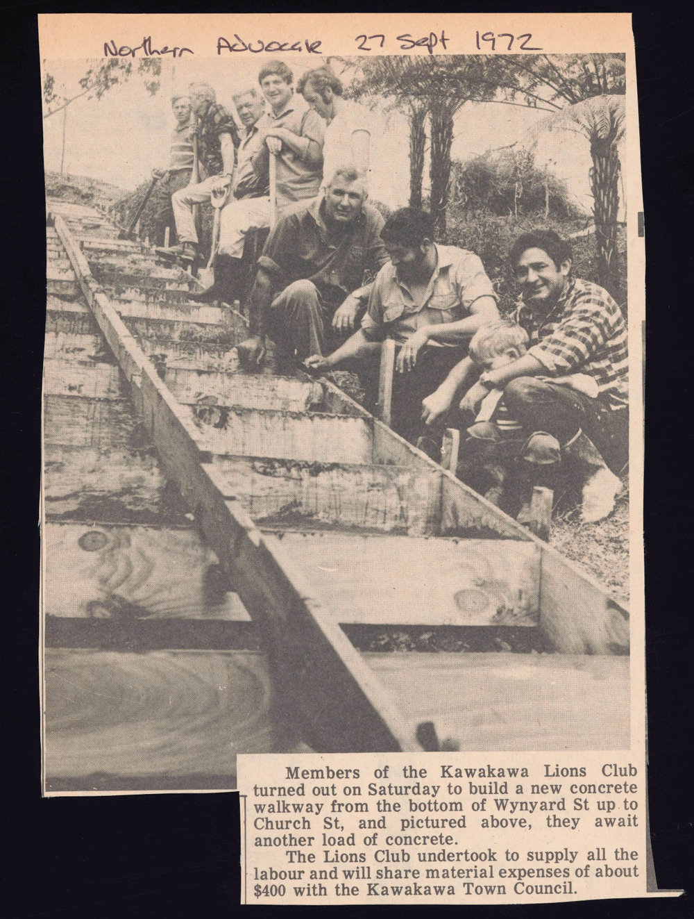 Kawakawa Lions Club turned out to build a new concrete walkway