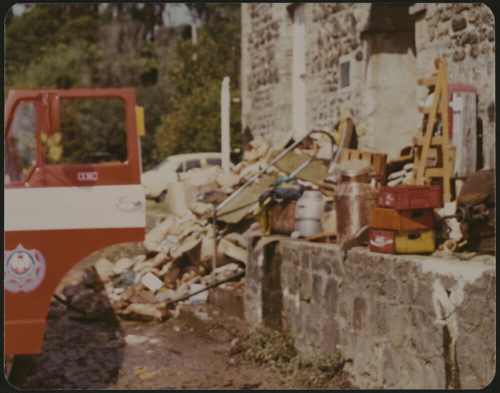  Rubbish on the Stone Store steps