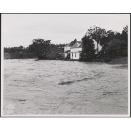 Kemp House in flood (1)
