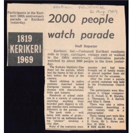 2000 people watch parade
